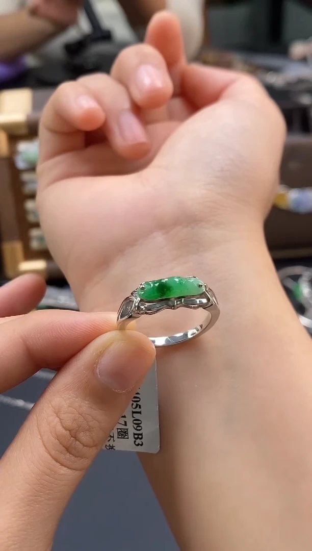 颈饰银S925镶嵌翡翠18915