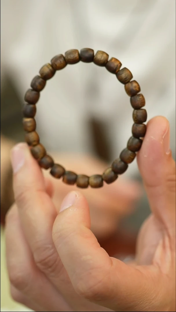 沉香手串7mm鼓珠单圈乌身5g