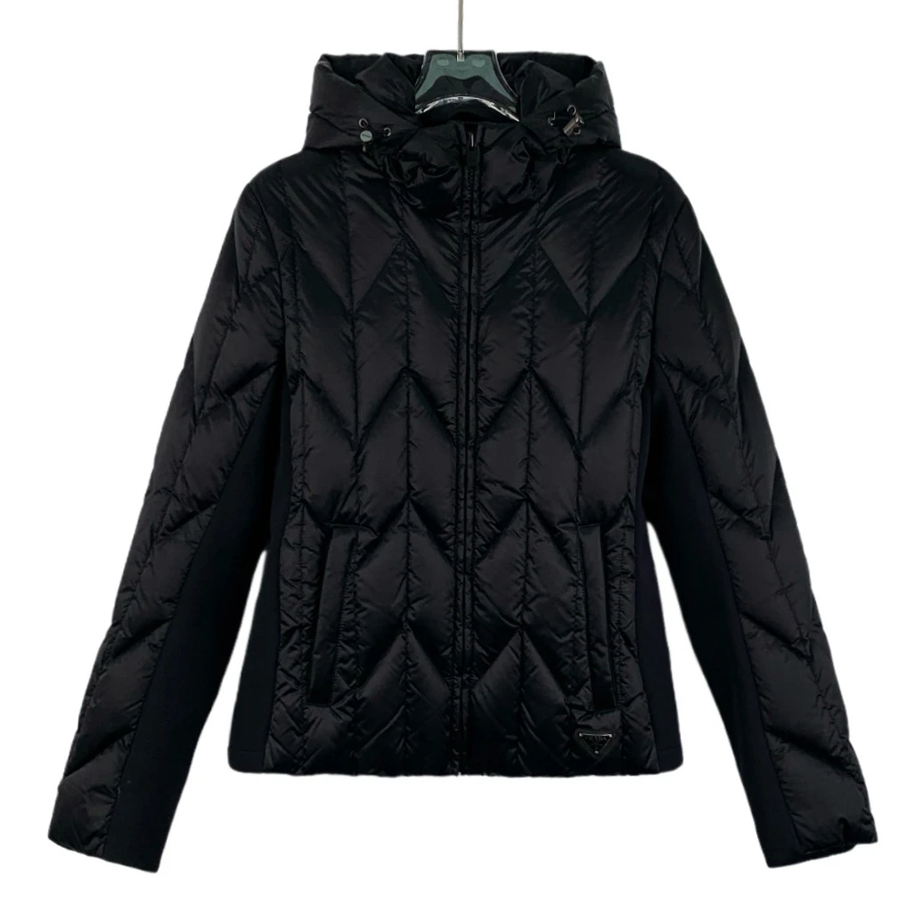 99新 Prada/普拉达 IW0225 黑色三角标连帽长袖羽绒服外套 40码