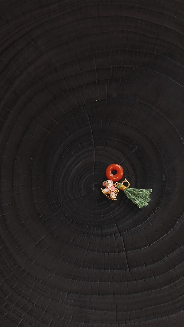 18K金镶嵌挂饰南红玛瑙1