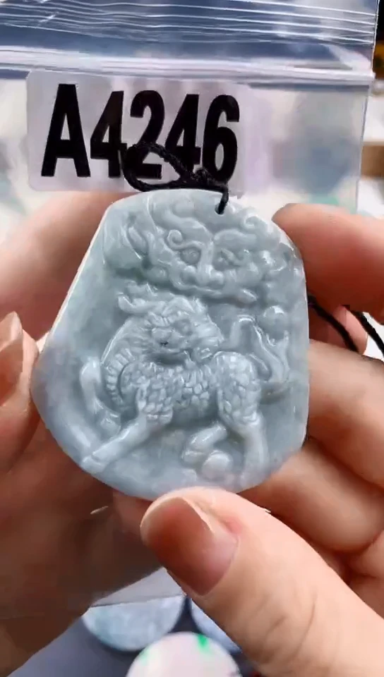 颈饰未镶嵌翡翠天然翡翠吊坠挂件