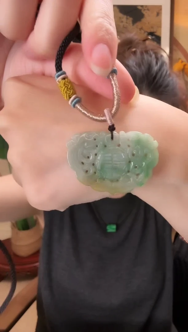 颈饰未镶嵌翡翠吊坠