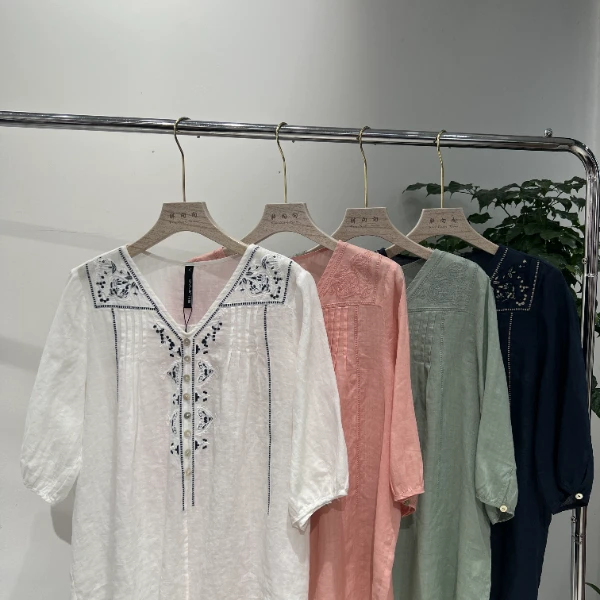水淼夏装新款0615简约时尚款胸褶皱刺绣宽松百搭苎麻小衫