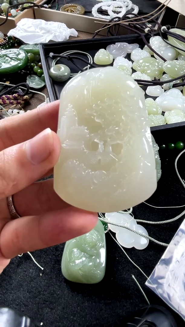 和田玉未镶嵌颈饰山水