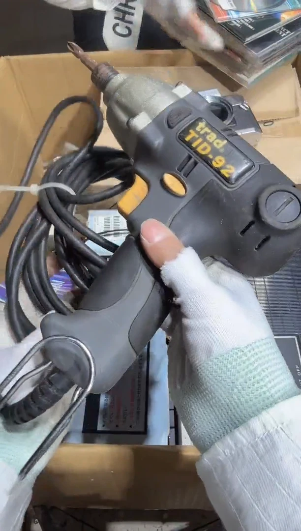 8新C***o 476   中古商品，瑕疵品，不保好坏。