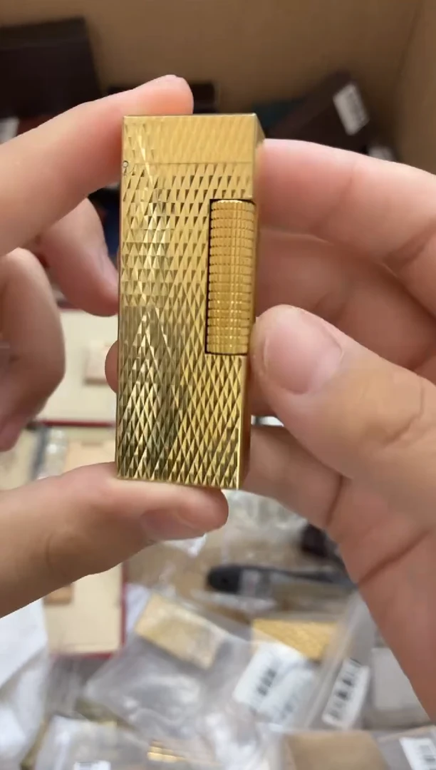 四代金色钻石纹打火机