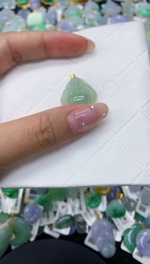 翡翠18K金镶嵌颈饰11111111111