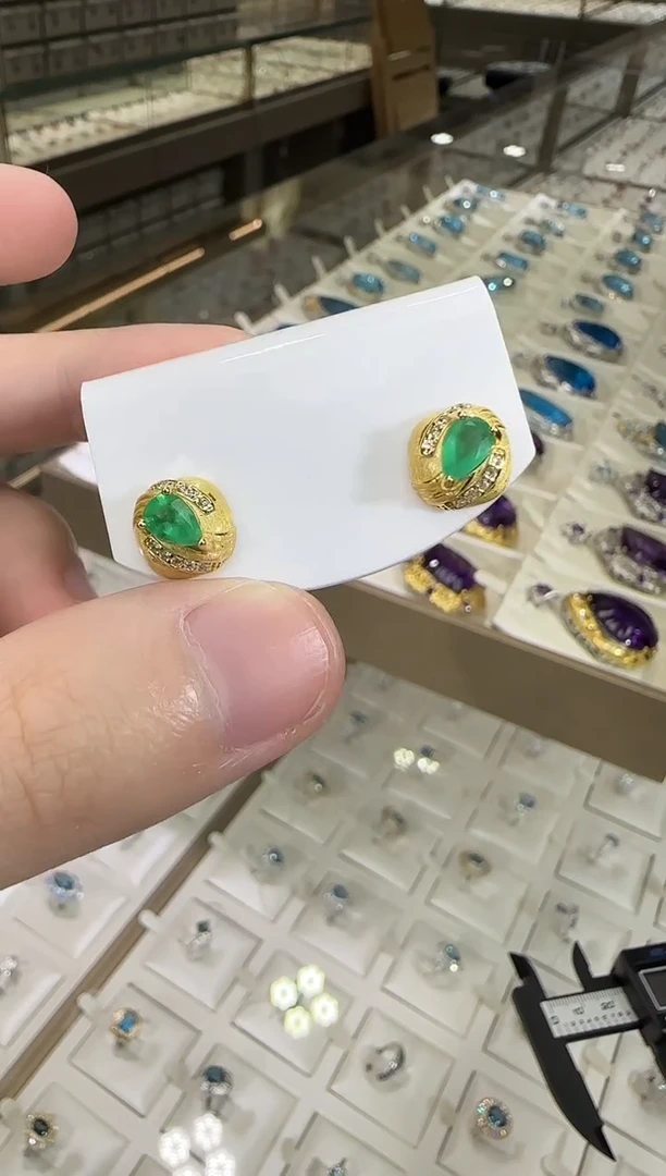 银S925镶嵌耳饰祖母绿6*8mm耳钉