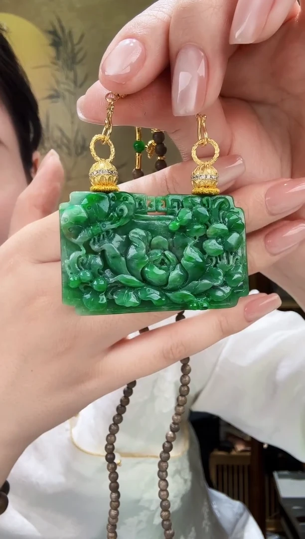 颈饰未镶嵌翡翠吊坠