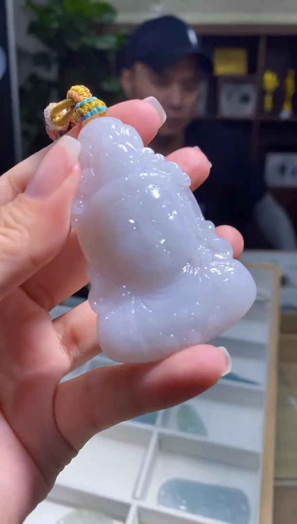 翡翠未镶嵌颈饰观音