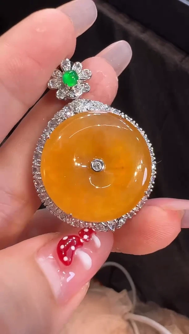 【闪购商品】翡翠颈饰18K金镶嵌吊坠