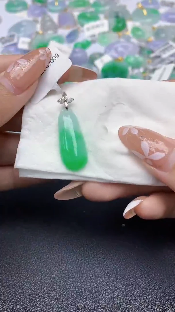 颈饰18K金镶嵌翡翠a货假一赔三支持复检百元上9元证书费自理