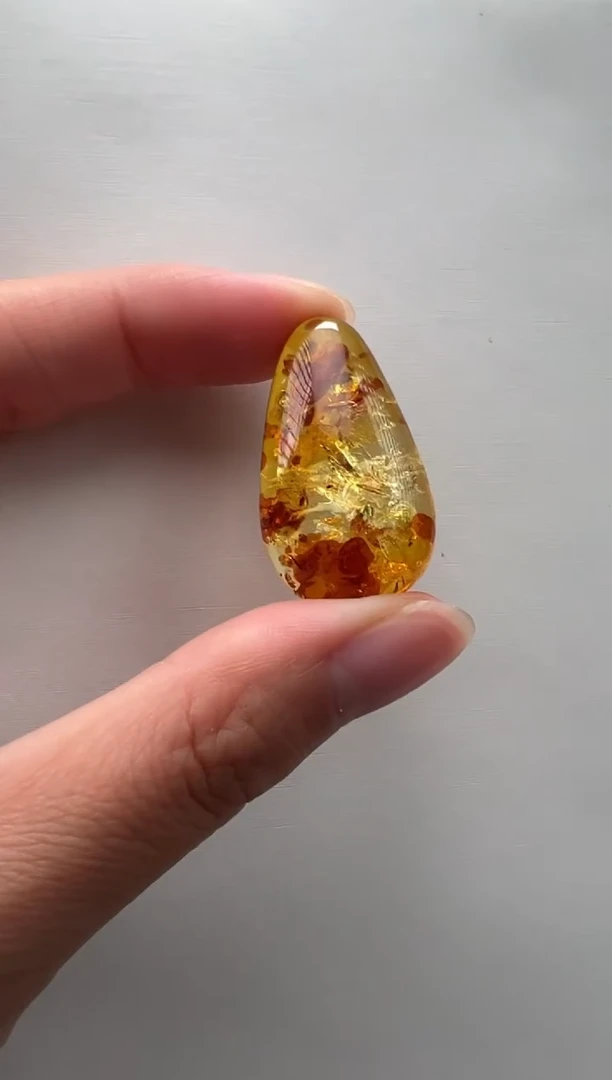未镶嵌颈饰琥珀吊坠