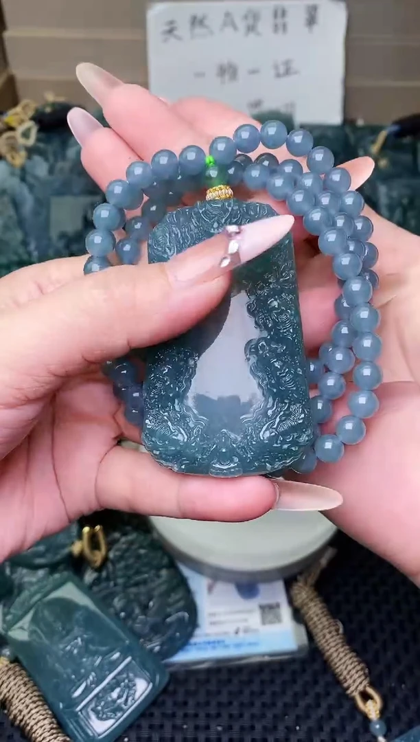 颈饰未镶嵌翡翠