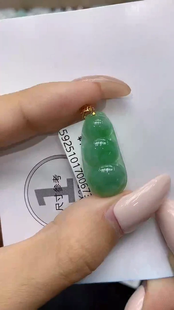 颈饰18K金镶嵌翡翠111111111111