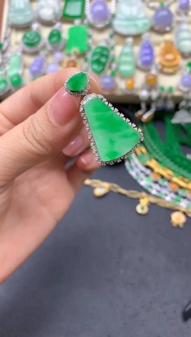 【闪购商品】翡翠颈饰18K金镶嵌460中国好珍宝