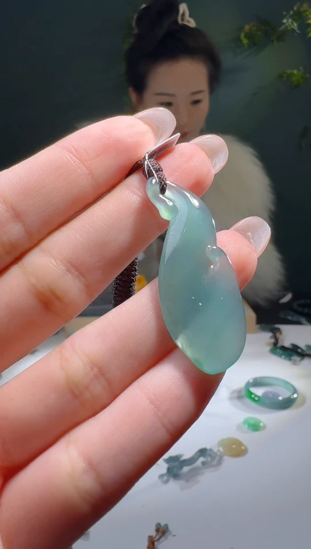 【闪购商品】翡翠颈饰未镶嵌天然A货翡翠随形