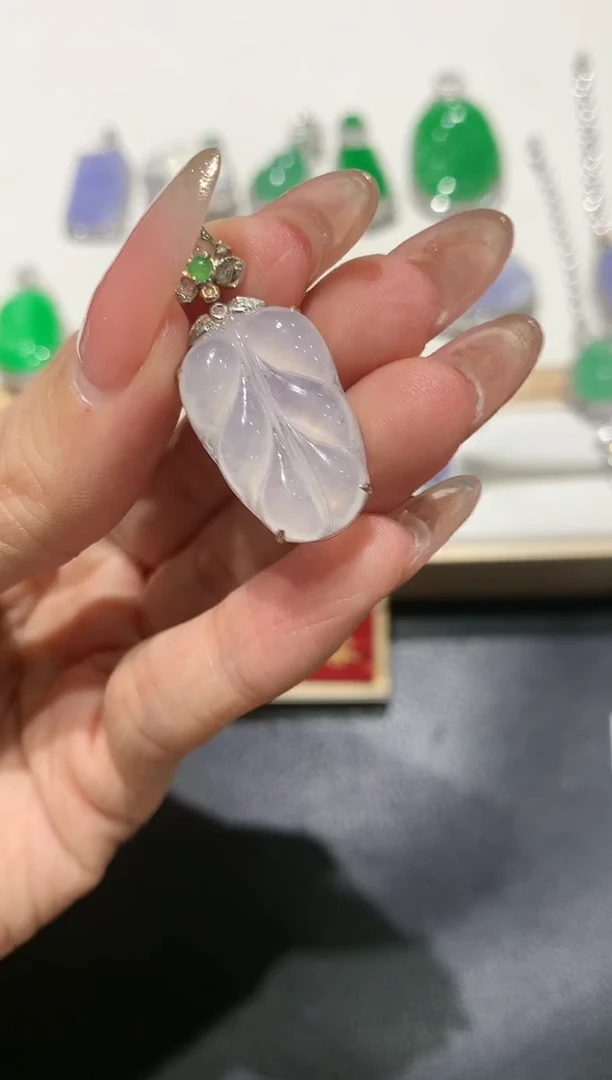 【闪购商品】翡翠吊坠(不含链)18K金镶嵌团购1