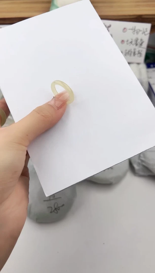 和田玉戒指未镶嵌1颜色微差无瑕疵