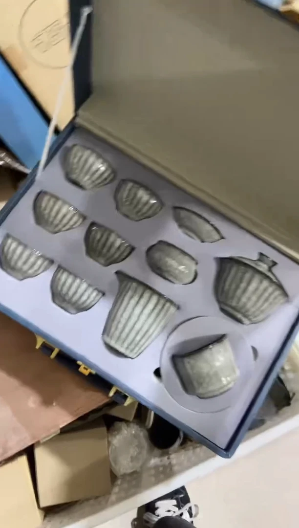 无运费险不带礼盒略有瑕疵有点脏介意勿拍