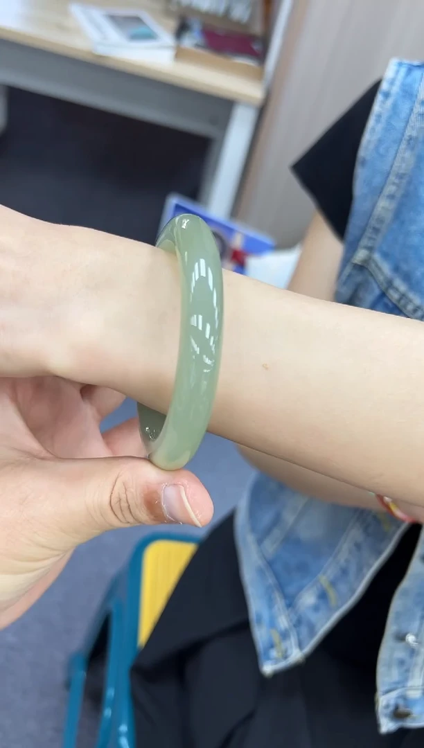 未镶嵌手镯和田玉59.5  130