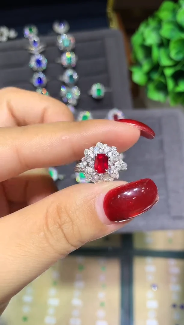 18K金镶嵌戒指红宝石1.01ct