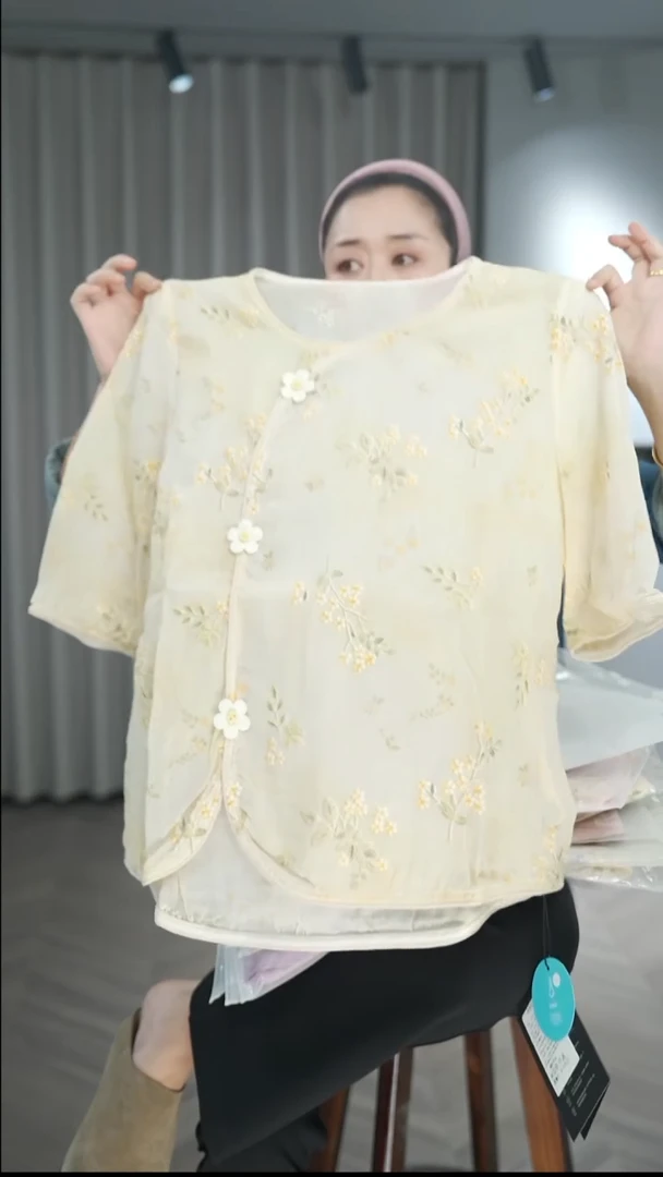 50721斜襟花朵苎麻刺绣