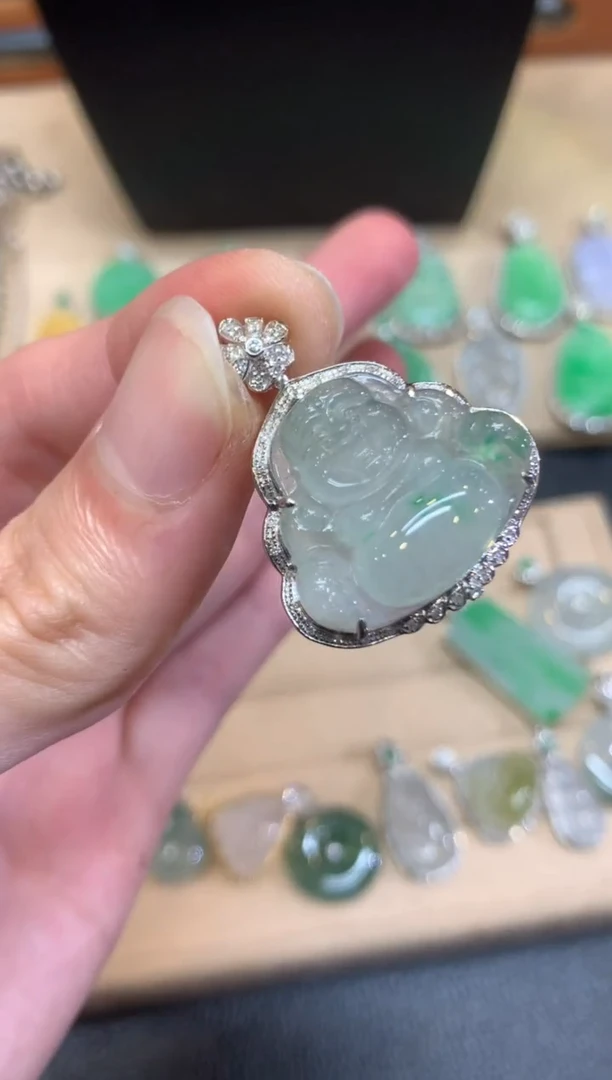 翡翠18K金镶嵌颈饰佛公【无服务费】