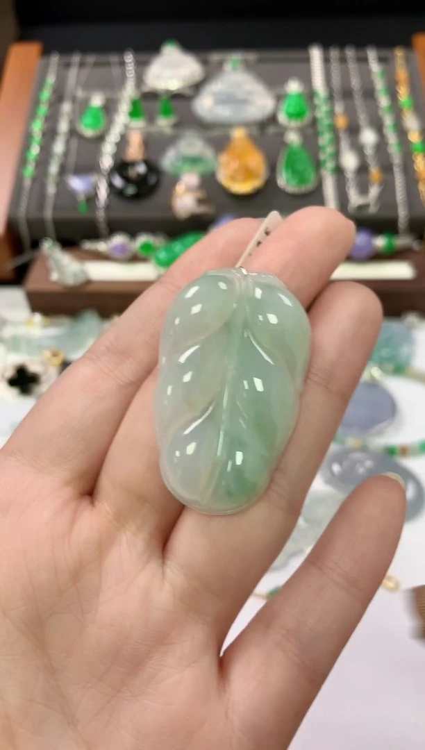 翡翠未镶嵌颈饰82