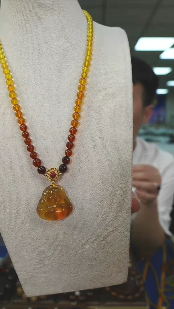 未镶嵌颈饰琥珀佛公