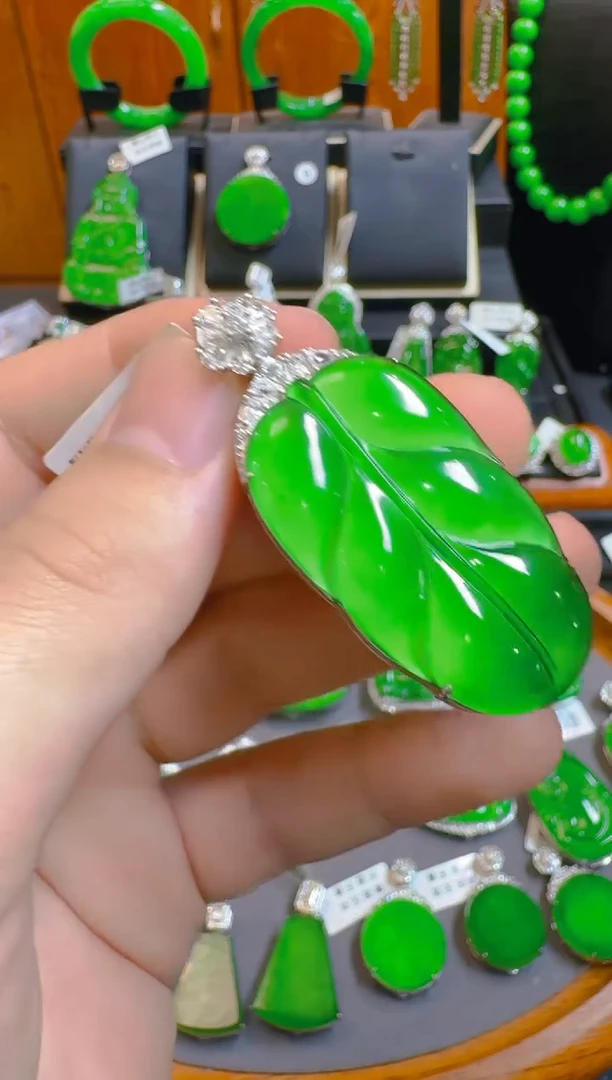 吊坠(赠链)银S925镶嵌翡翠天然A货翡翠