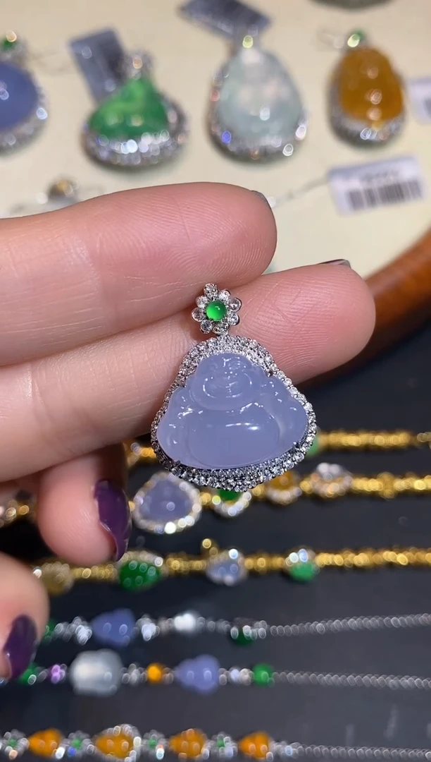 颈饰18K金镶嵌翡翠吊坠