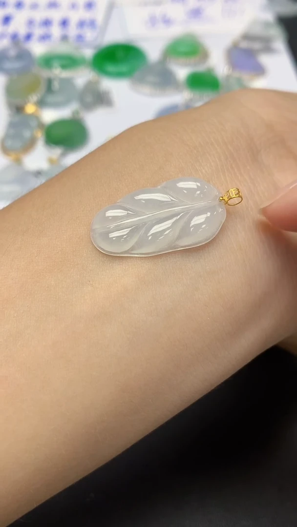 翡翠未镶嵌颈饰天然缅甸a货翡翠