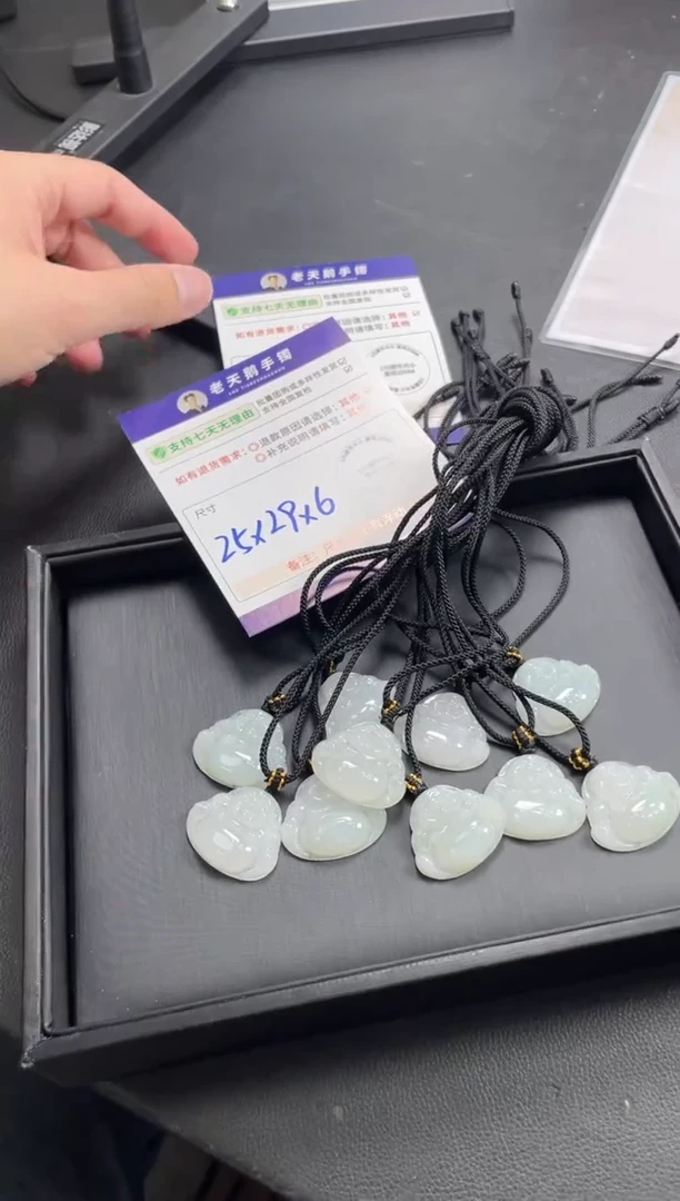 未镶嵌挂件翡翠佛公F4配绳/多样性发其一ZBCP