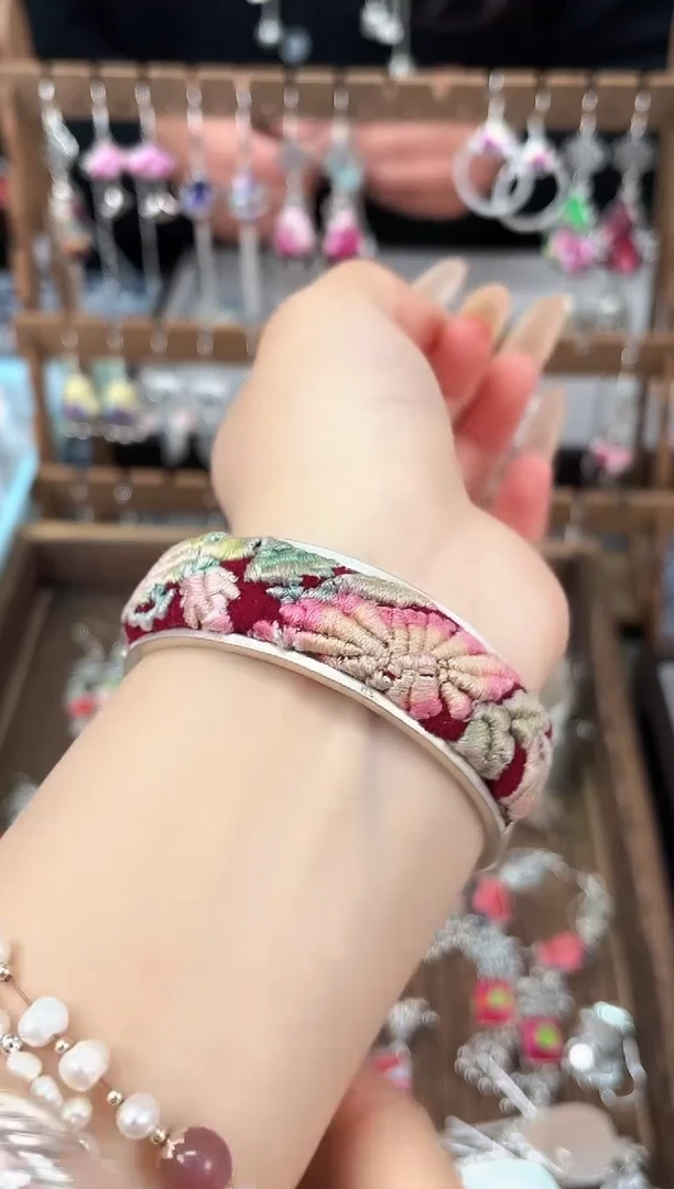 织绣民族风非遗老绣苗银饰品716