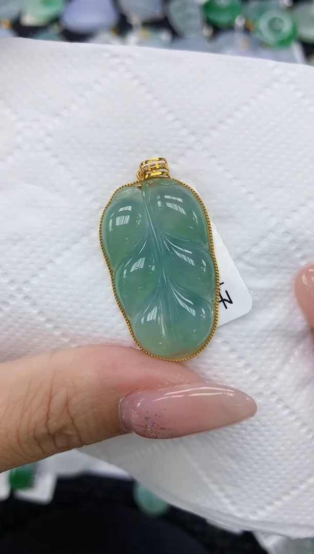 颈饰18K金镶嵌翡翠1111111111