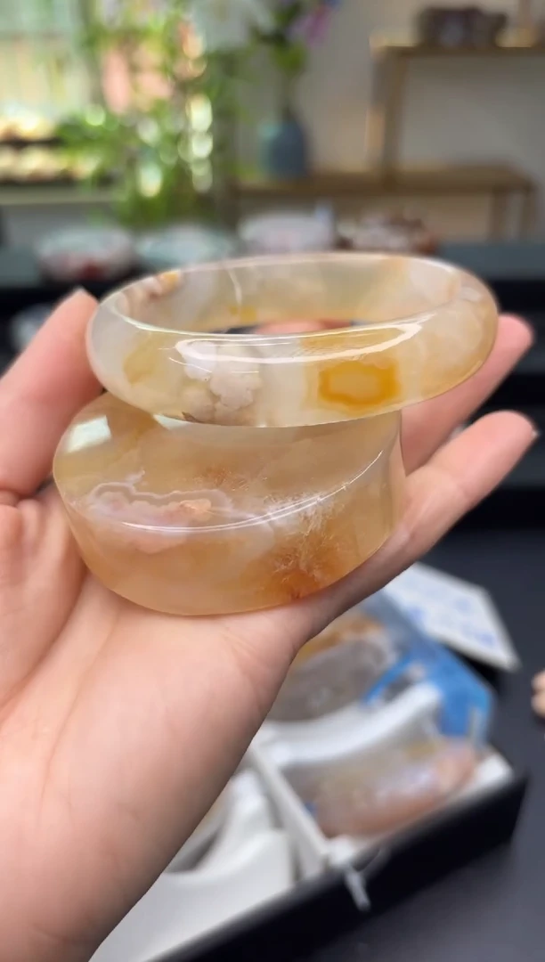 【闪购商品】石英质玉手镯未镶嵌C882(63圈赠送镯心)