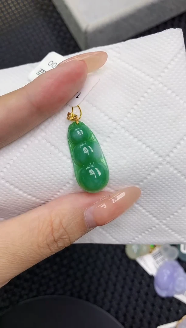 颈饰18K金镶嵌翡翠 11111111111
