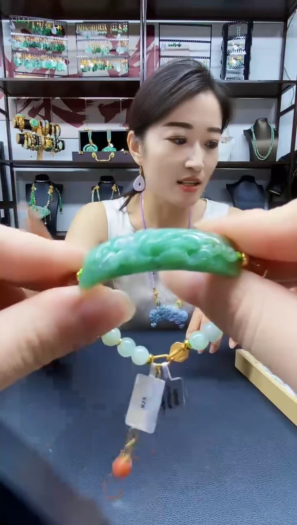 颈饰未镶嵌翡翠手串
