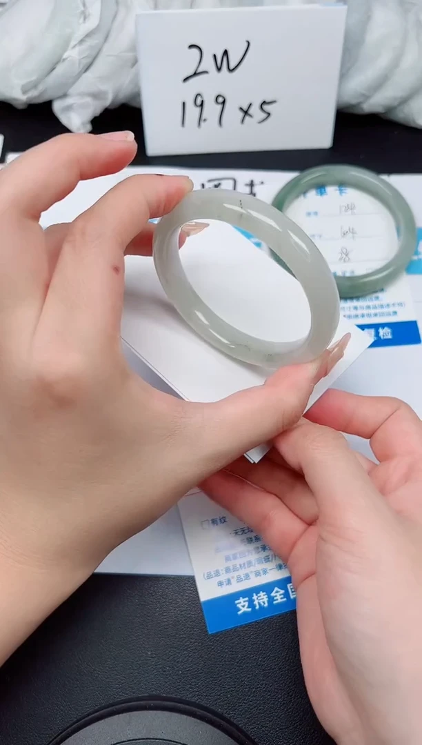 【闪购商品】石英质玉手镯未镶嵌G125-56