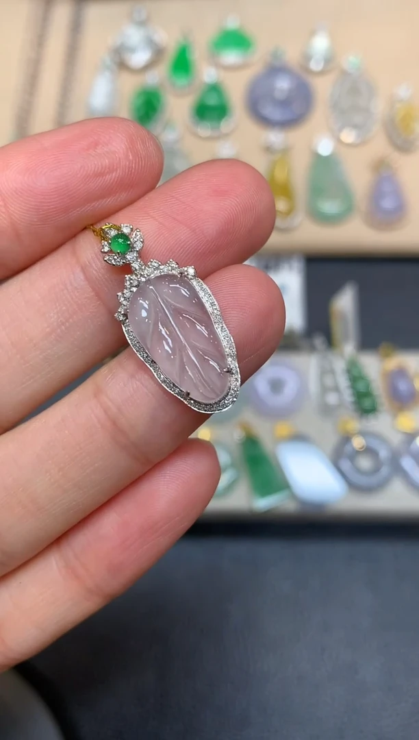 颈饰18K金镶嵌翡翠树叶【无服务费