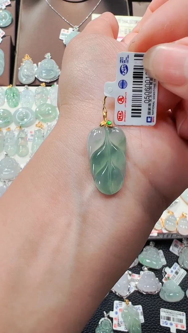 【闪购商品】翡翠吊坠(不含链)18K金镶嵌叶子吊坠129