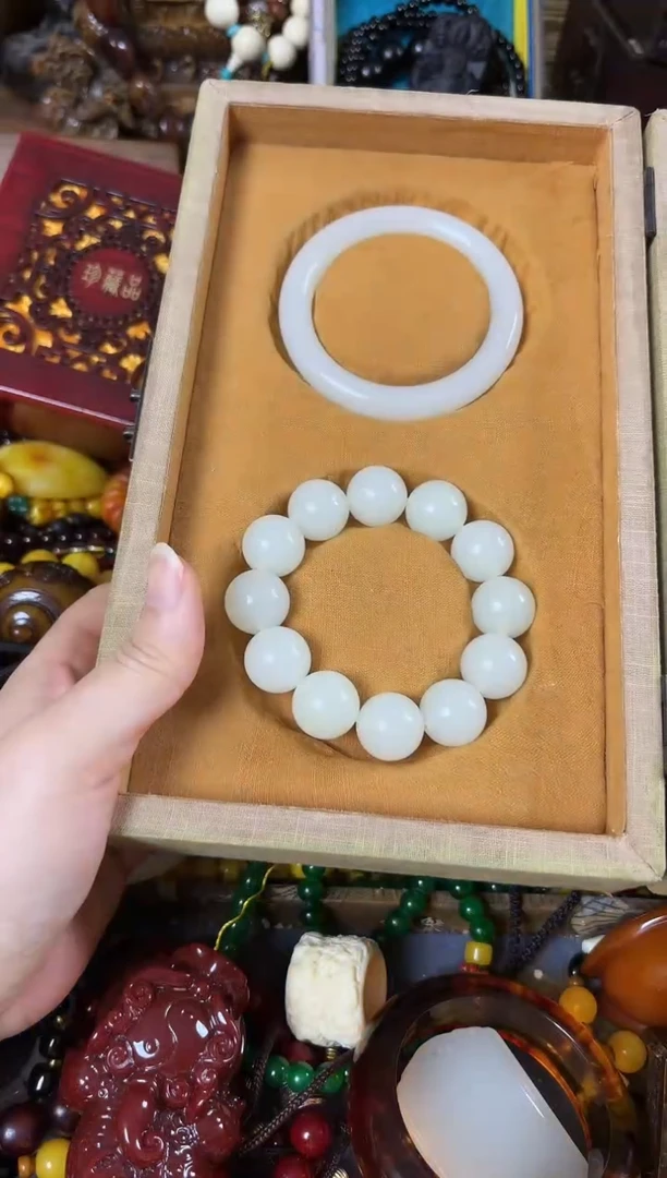 和田玉未镶嵌颈饰..................