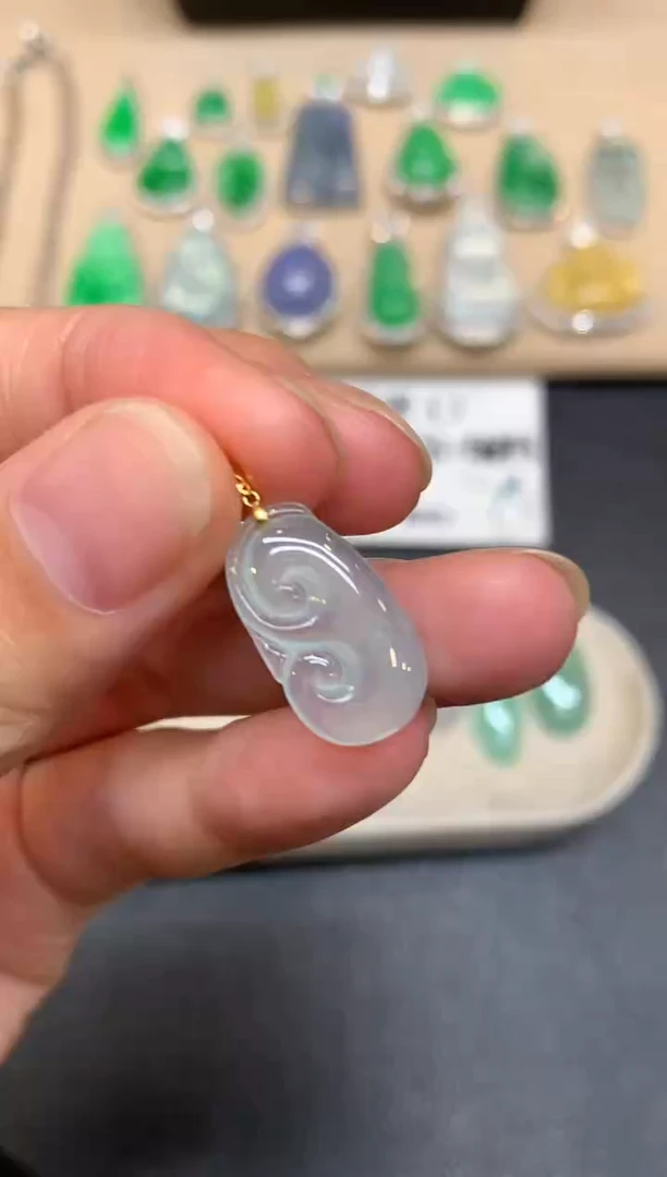 颈饰18K金镶嵌翡翠平安扣【无服务费