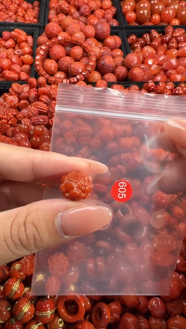 南红玛瑙未镶嵌颈饰1
