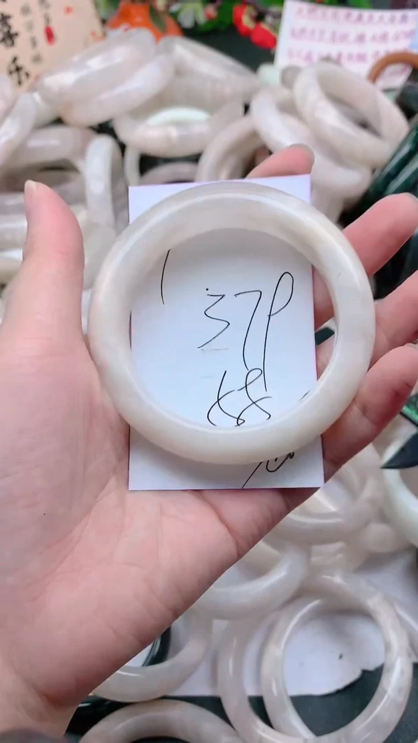 石英质玉手镯未镶嵌378