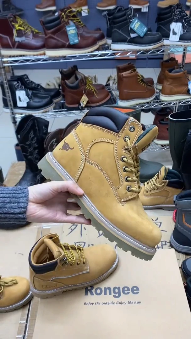 牛皮41码，牛头1 皮鞋码，工装靴 个别鞋面有胶印 默认瑕疵介意勿拍