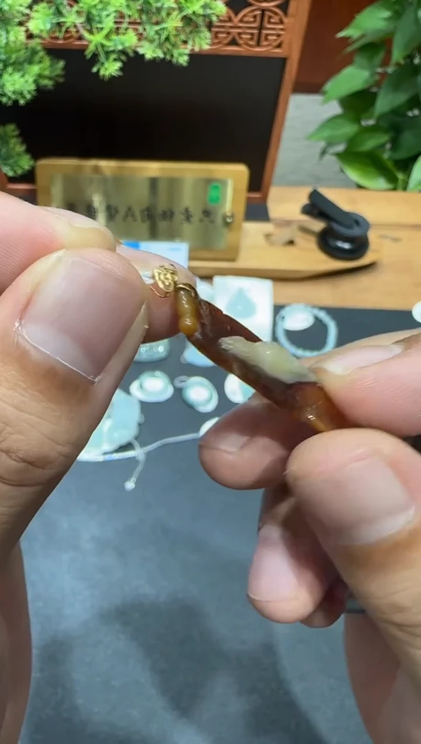 18K金镶嵌挂件翡翠A货翡翠多样性孤品