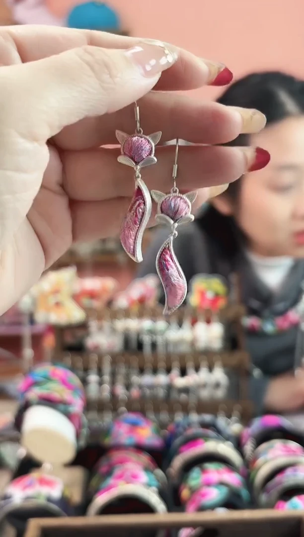 织绣艺枝独绣手工饰品   15