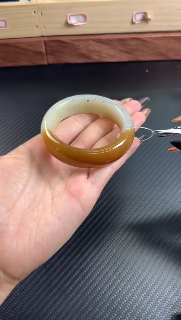 未镶嵌手镯和田玉若羌微色差54+